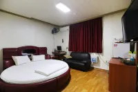 Yesan Grand Motel - parking