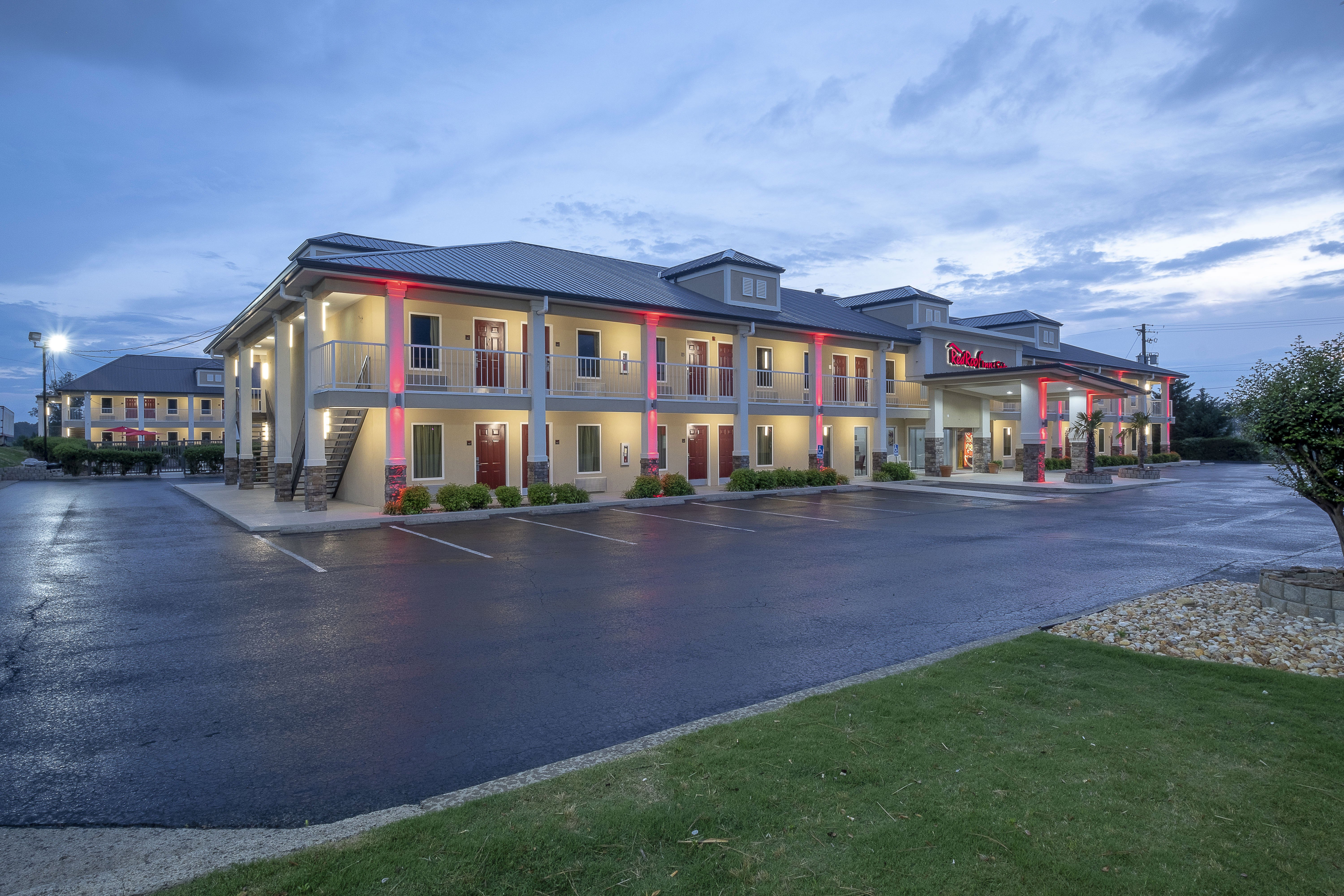 Red Roof Inn & Suites Calhoun