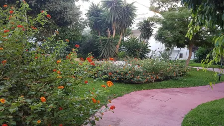 Modern 2 Bed ,2 Bathroom Refurbished Apartment , Outstanding Sea and Golf Views