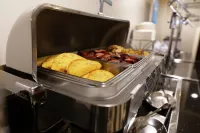 Hampton Inn & Suites Raleigh Cary Lenovo Center - breakfast