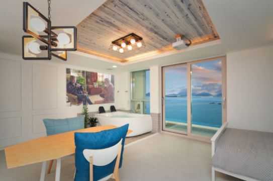 썸웨일즈 펜션에서 바라본 남해 바다 뷰