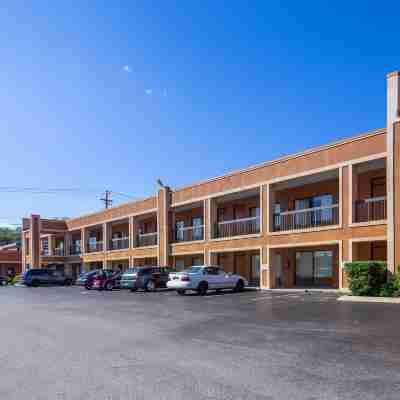 Best Western Thunderbird Motel Hotel Exterior