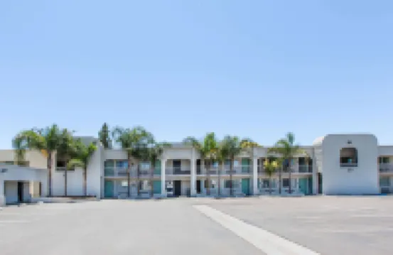 Travelodge by Wyndham Los Banos CA