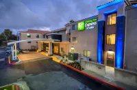 Holiday Inn Express & Suites Carlsbad Beach Hotels near Calsbad Railway Station