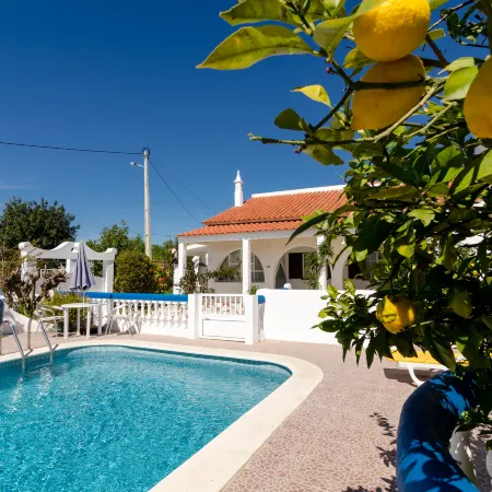 Charming 3Br Villa with Pool in Armação de Pêra
