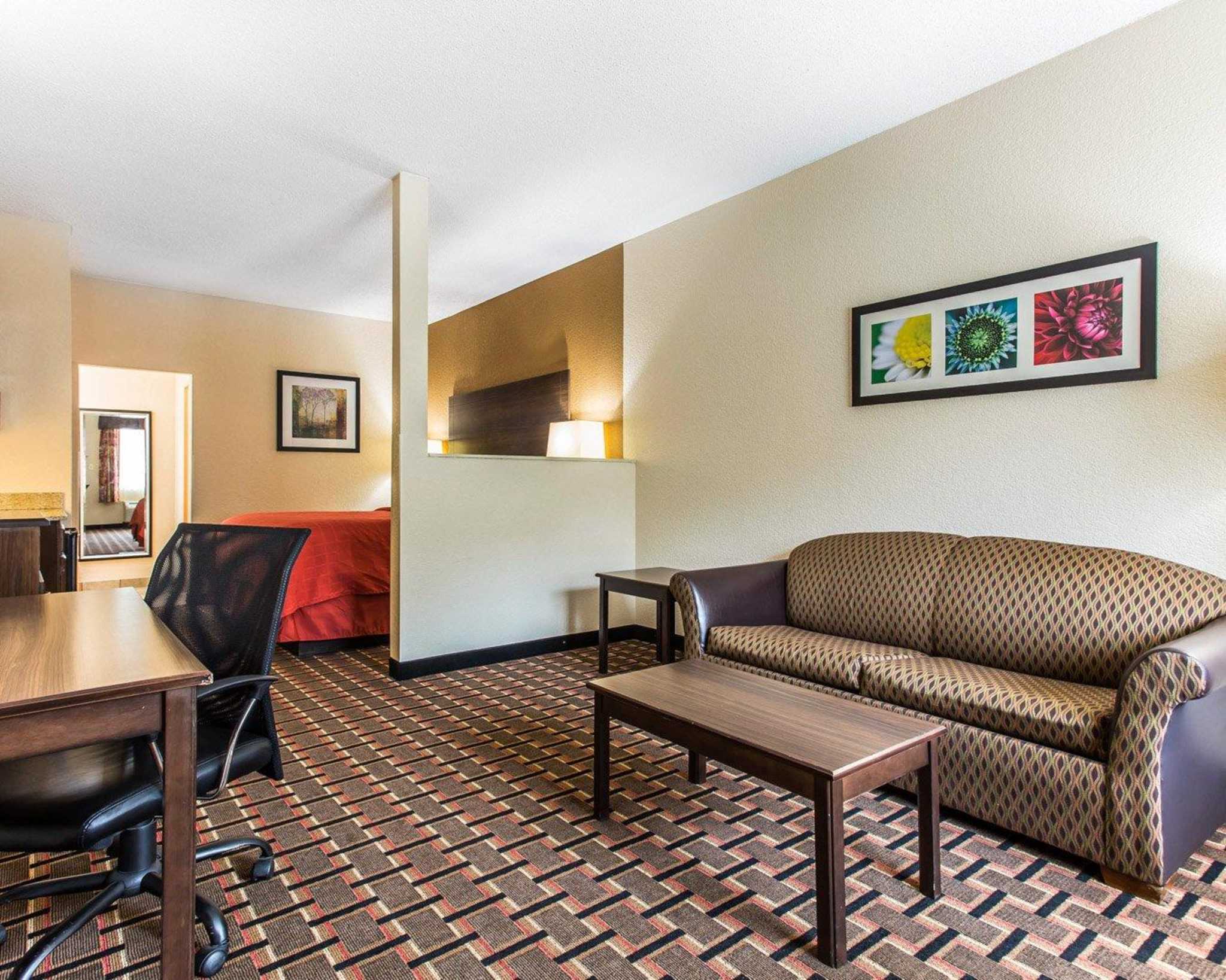 Quality Suites Convention Center - Hickory