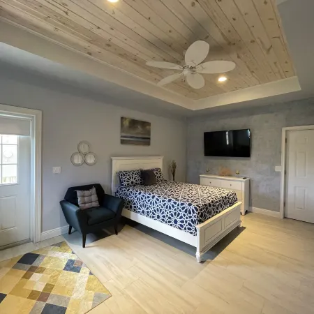 Nicole's Nest: Brand New Exquisite Studio Hideaway