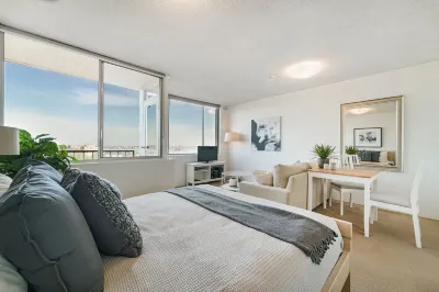 Bright and Sunny Studio Apartment Hotels near Crows Nest