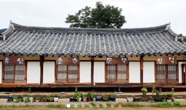 Gyeongju Hyeriwon Hanok Stay Hoteles cerca de Namsan Mountain