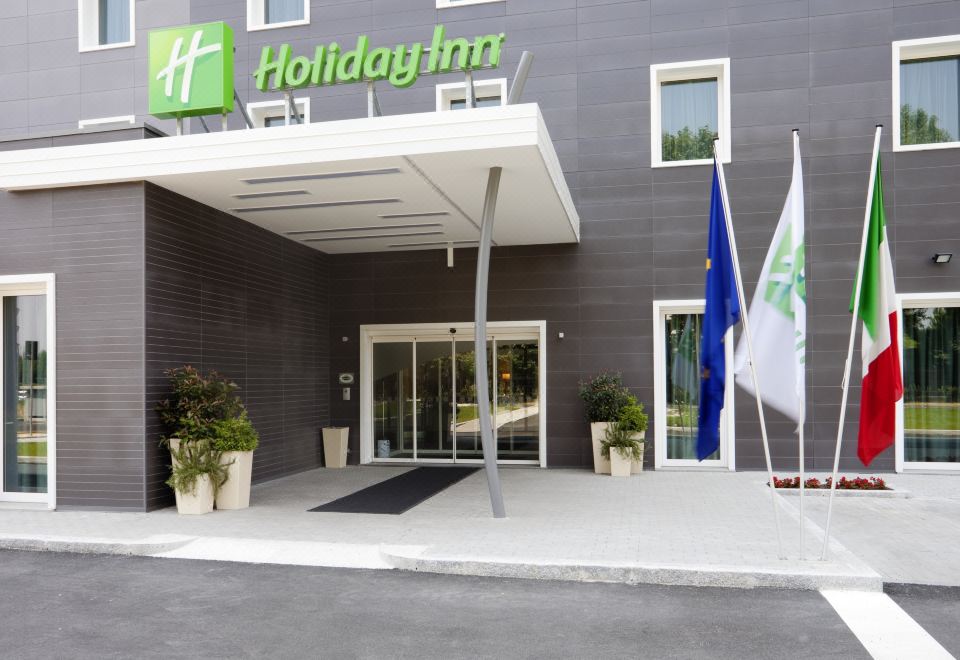 Holiday Inn Milan Nord Zara, an IHG Hotel-Cinisello Balsamo Updated 2023  Room Price-Reviews & Deals | Trip.com