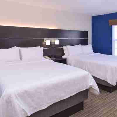 Holiday Inn Express & Suites Southfield - Detroit Rooms