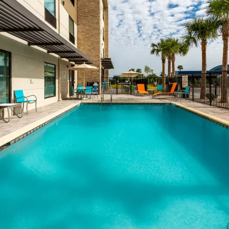 Holiday Inn Express & Suites FT MYERS BEACH-SANIBEL GATEWAY by IHG