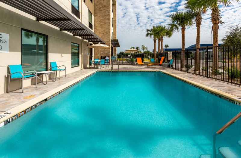 Holiday Inn Express & Suites FT Myers Beach-Sanibel Gateway by IHG photo 2