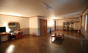 Munkyung Tourist Hotel