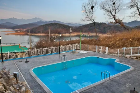 Jecheon Lake Sunrise Spa Pension