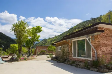 Always Blue Yeoul Pension in Namwon Отели рядом с достопримечательностью «Silsangsa Temple»