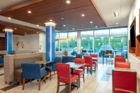 Holiday Inn Express & Suites Beloit Hotels in Beloit
