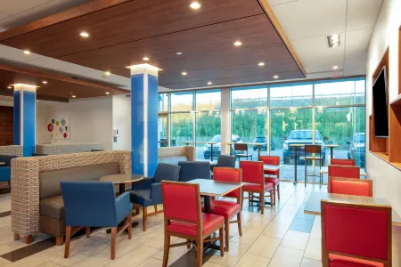 Holiday Inn Express & Suites BELOIT by IHG