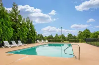 Quality Inn & Conference Center - Pools