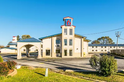Motel 6 Urbana, IL فنادق في كونينغهام تاونشيب