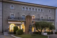 Parador de Vic - Sau Hôtels à : Osona