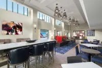 坦帕市區伊博爾城歡朋套房飯店