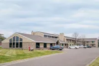 Days Inn & Suites by Wyndham Baxter Brainerd Area Hotels in East Gull Lake