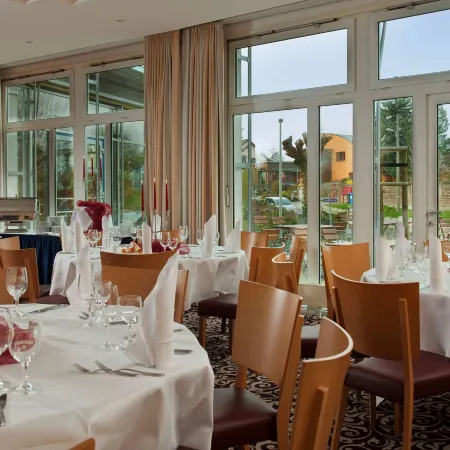 Ramada by Wyndham Dresden Отели рядом с достопримечательностью «Мост Локвицталь»