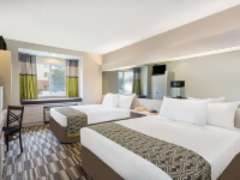 Microtel Inn & Suites by Wyndham Richmond Airport Hotéis em Sandston
