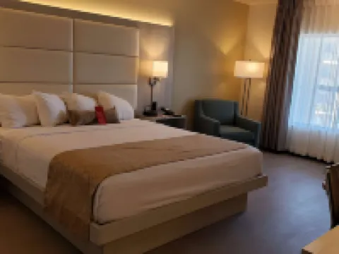 Ramada by Wyndham Burbank Airport Hotels in Burbank