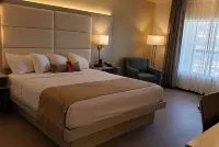 Ramada by Wyndham Burbank Airport Hotels in Burbank