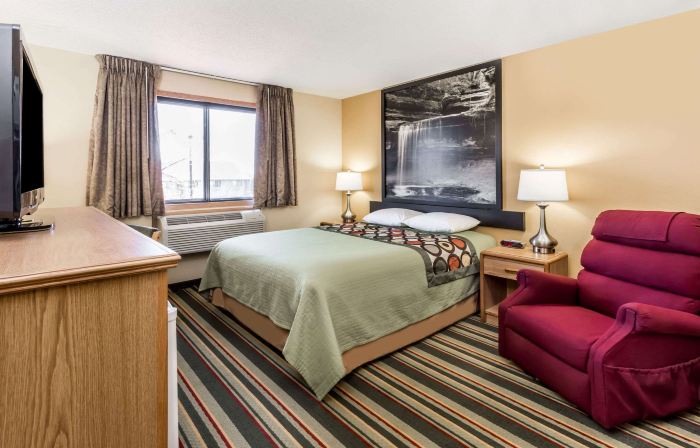 Super 8 by Wyndham Ottawa Starved Rock