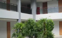 Grand Elty Singgasana Hotel Hotel di Timbau