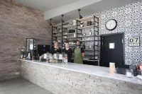 Arnarstapi Cottages - bar