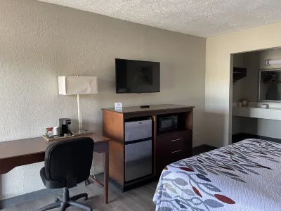 Red Roof Inn LaGrange Отели рядом с достопримечательностью «Запад Пойнт Рекреэйшен»