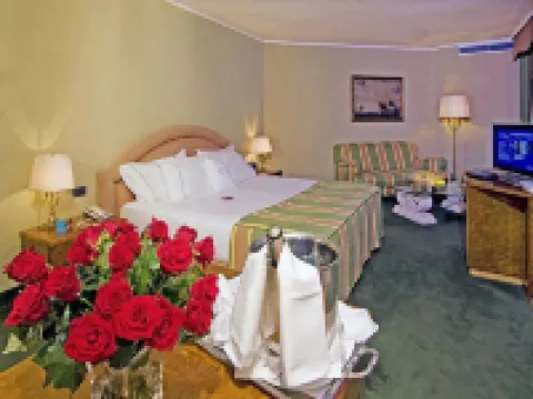 โรงแรมและศูนย์การประชุมทาวเวอร์ สนามบินเจโนวา โรงแรมในเจนัว