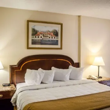 Quality Inn & Suites Pensacola Bayview