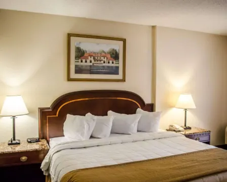 Quality Inn & Suites Pensacola Bayview