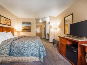 Rodeway Inn & Suites