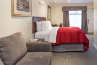 Knights Inn Kingston โรงแรมใกล้The Isabel Bader Centre for the Performing Arts