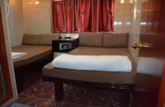 Everest Base Camp Hostel (Main reception Block B 10F B1/B2)