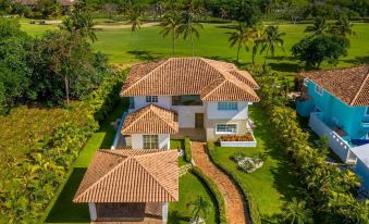 Beautiful 5-Bdr 2 Levels Villa for Rent in Punta Cana - Golf Front with Pool Jacuzzi Maid