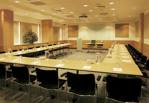 1. 하이드 파크 인..