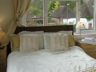 Savannah Bed and Breakfast Hotels in Runnymede District