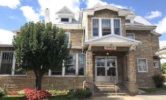 Colonial Hotel-Motel - Housity