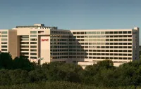 Houston Marriott Westchase Отели рядом с достопримечательностью «Full armor Firearms and Gun Range»