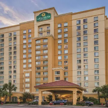 La Quinta Inn & Suites by Wyndham San Antonio Riverwalk