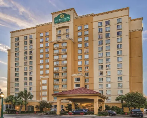 La Quinta Inn & Suites by Wyndham San Antonio Riverwalk Hotels near Onslow Park