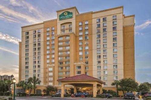 La Quinta Inn & Suites by Wyndham San Antonio Riverwalk