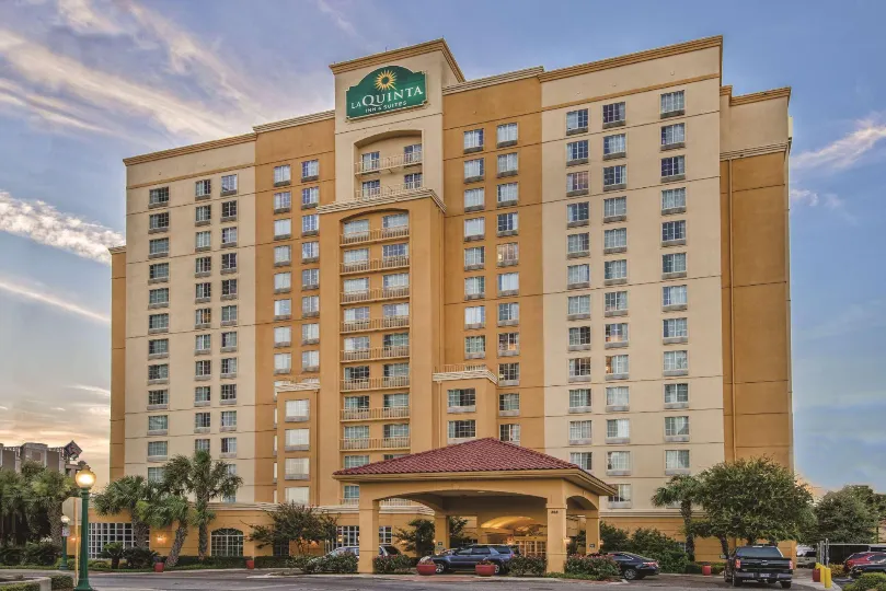 La Quinta Inn & Suites by Wyndham San Antonio Riverwalk